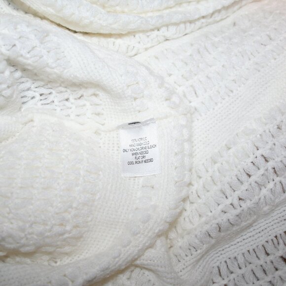 Relativity Infinity Crochet Knit Winter Scarf Color Fresh Snow /White - Picture 9 of 9